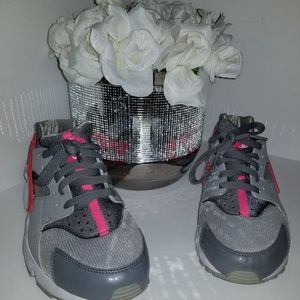 Nike Womens Hurache Premium Running Sneaker size 7